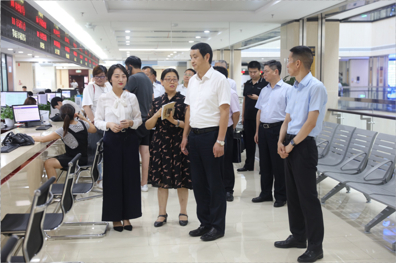市长刘海军督导行政审批制度改革.png