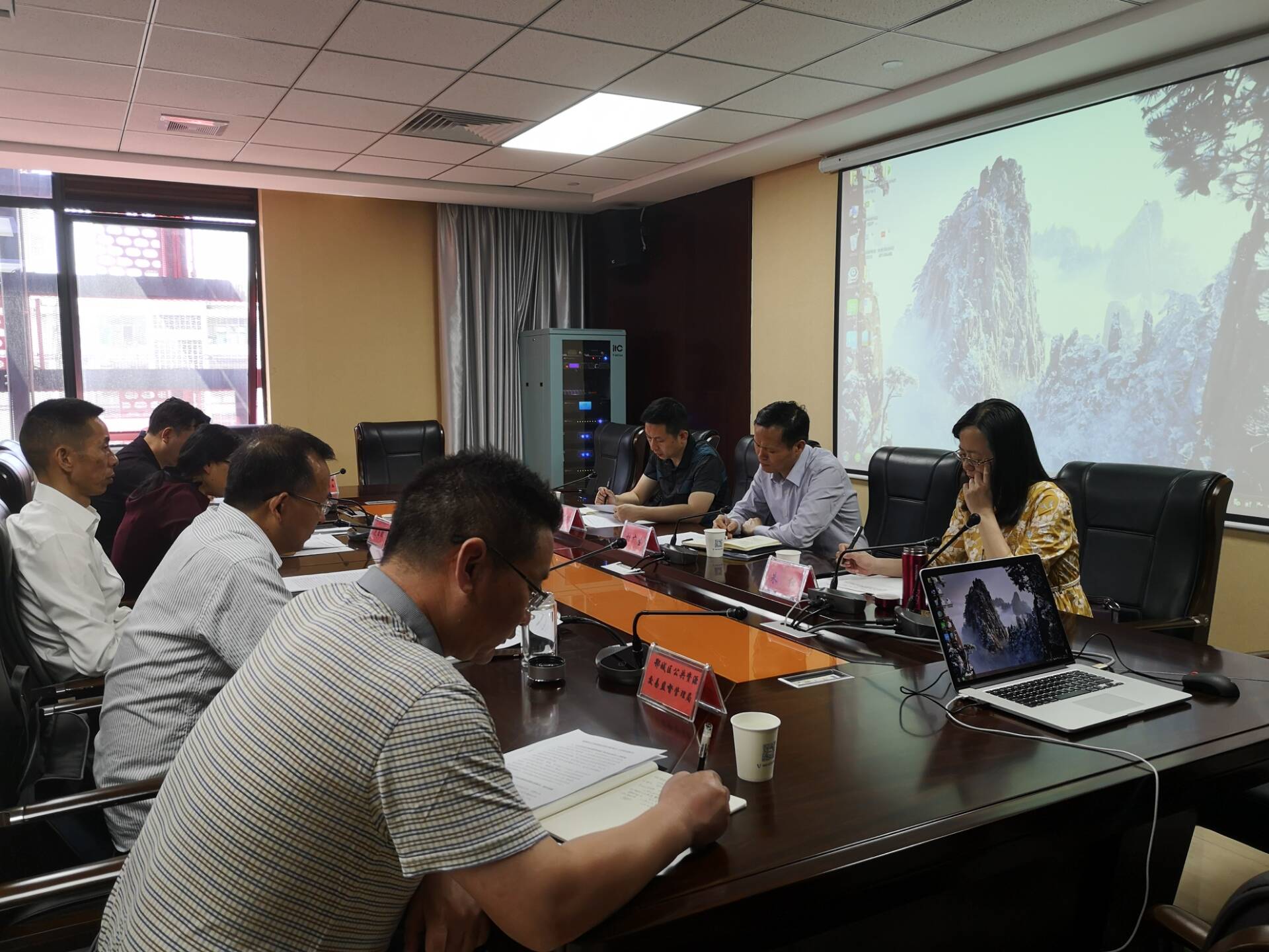 省公共资源交易监管局副局长胡广生到市行政审批局开展行政执法工作调研.jpg