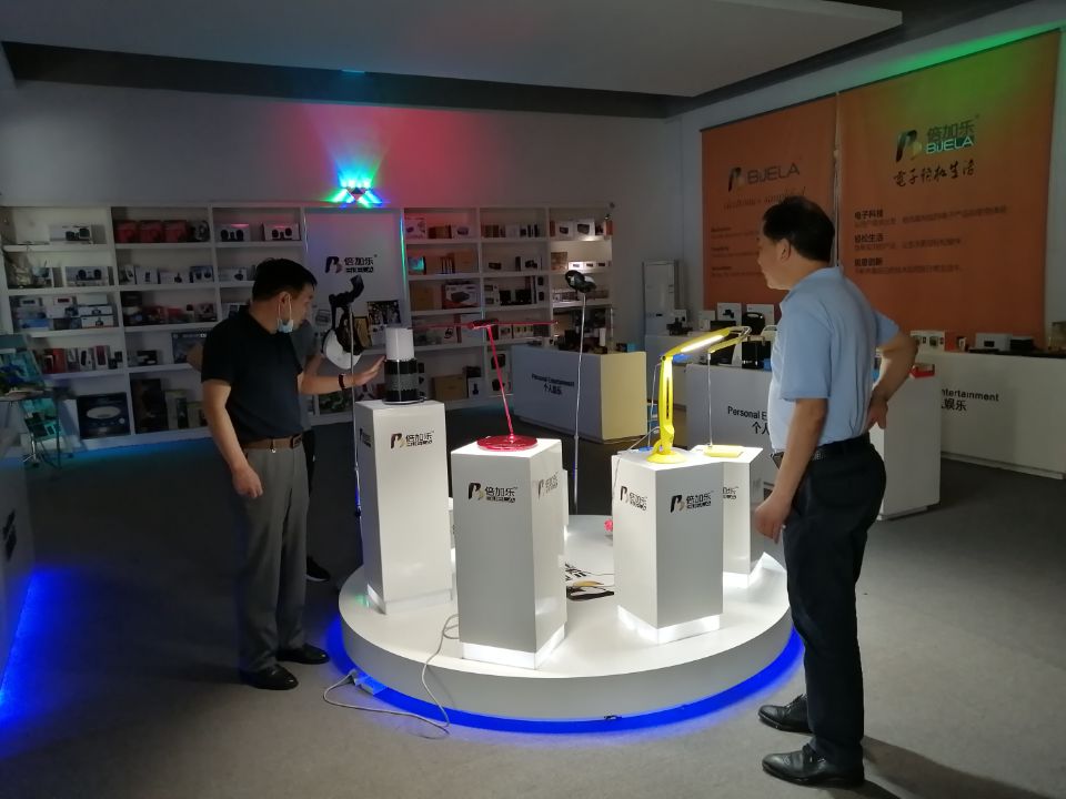 开展双千工作，到企业进行调研.jpg