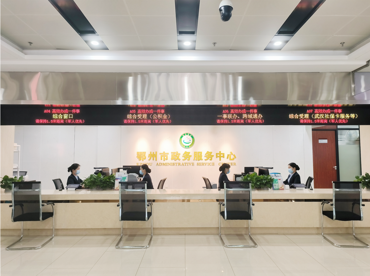 市政务服务中心实现综窗受理，为企业群众“高效办成一件事”.png