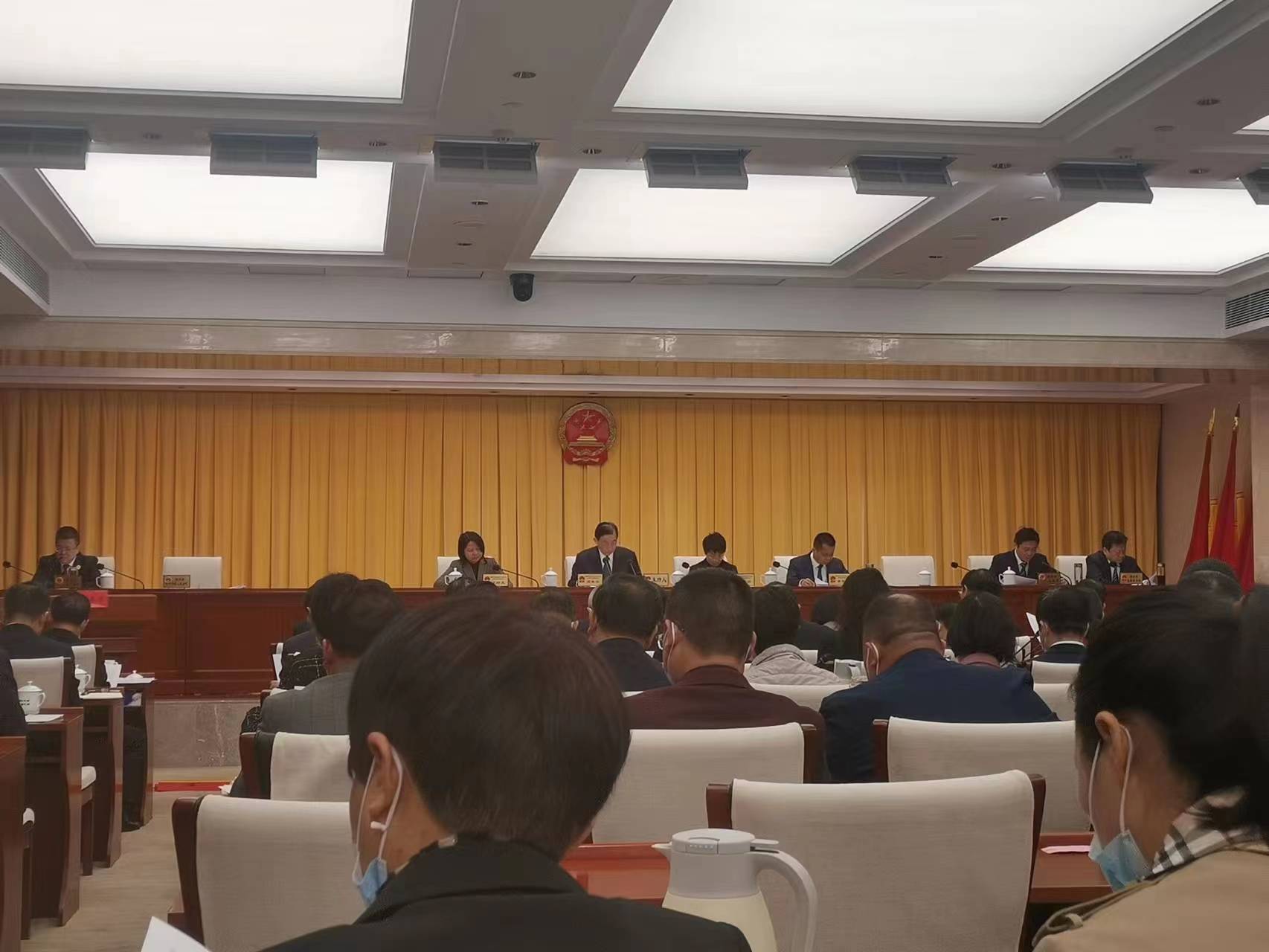 4月26日市人大常委会审议《关于设立“鄂州企业家日”的议案》.jpg