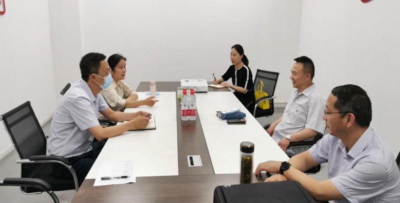 4.市财政局“双千”工作组赴湖北虹润高科新材料公司调研，实地了解企业情况，宣传财政政策，解决企业困难。.jpg