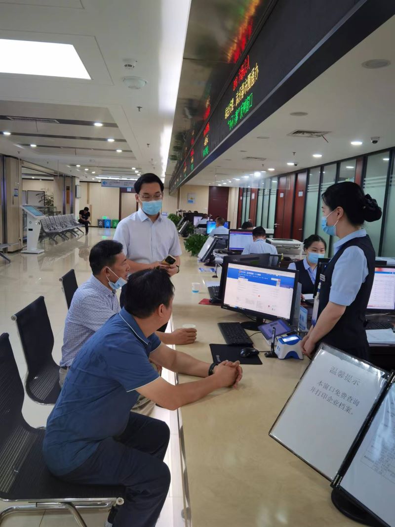 5.赴市民中心了解市财政局“一网通办”业务办理情况.jpg