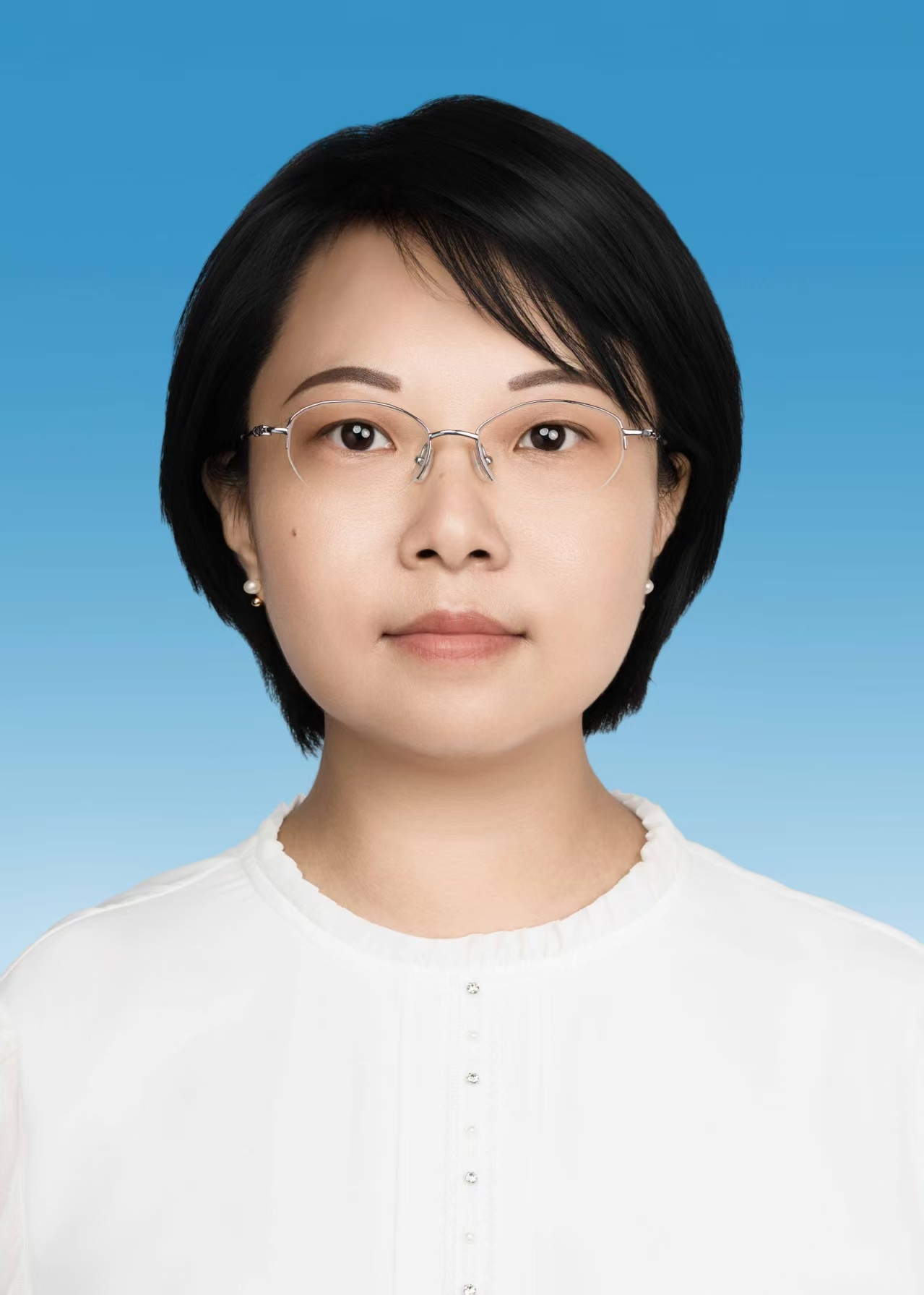 李薇.jpg