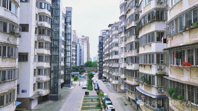 丰润园小区既有住宅加装和更新电梯现场.png